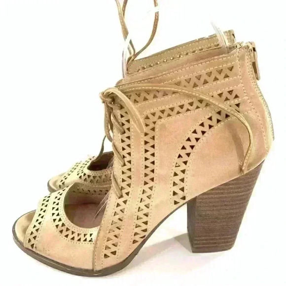 Restricted womens booties size 7.5 cream lace up laser cut Block heels - Picture 5 of 12